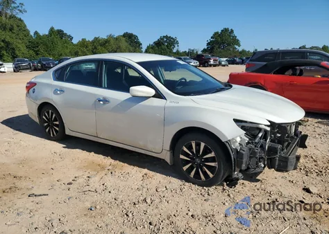 2017 Nissan Altima 2.5 z USA, uszkodzony, nr VIN 1N4AL3APXHC490729